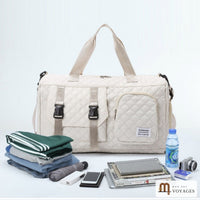 Sac de voyage Riviera beige et les affaires qu'il peut contenir