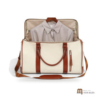 Sac porte-costume Diplomate beige ouvert avec chemise suspendue