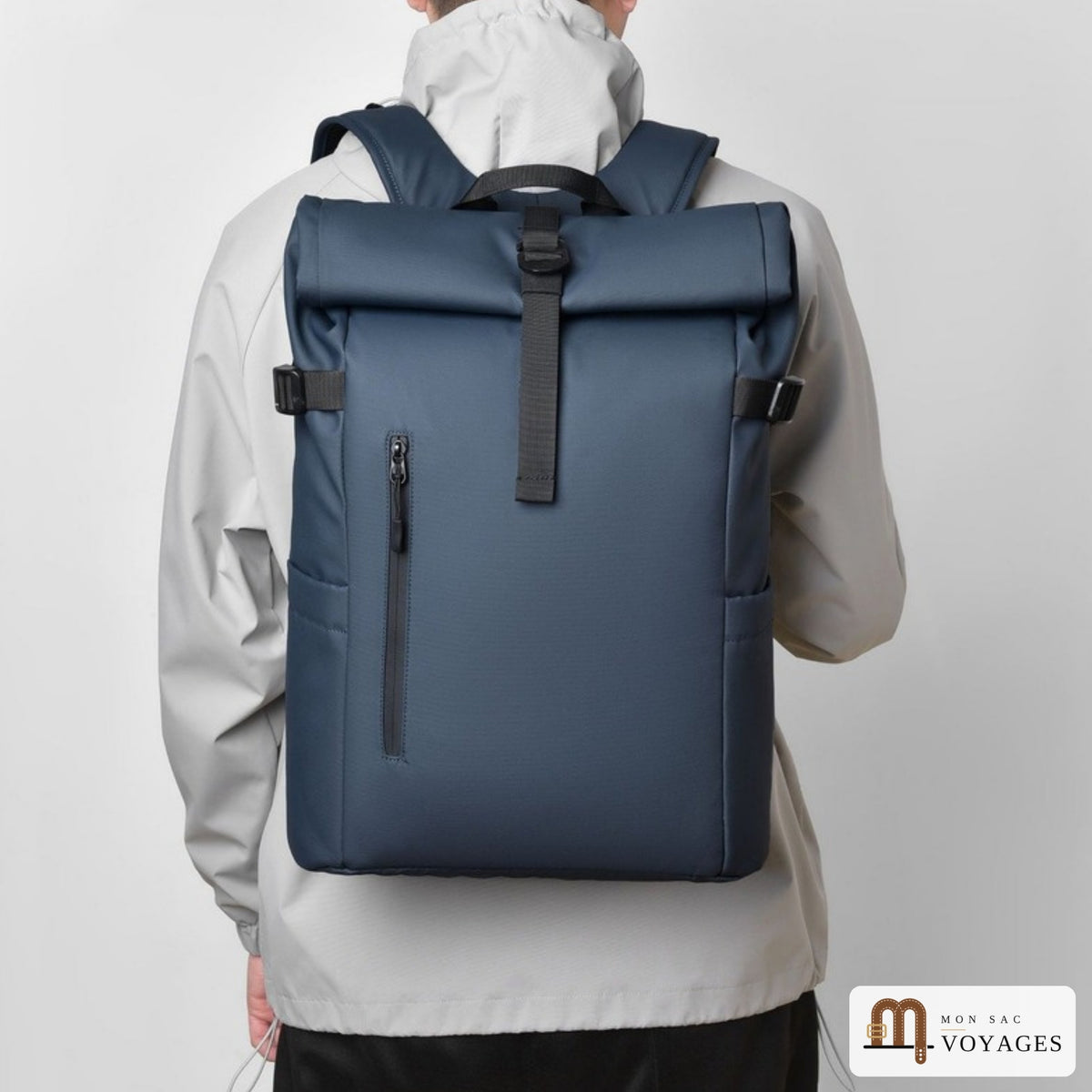 Sac à dos Citadin bleu marine porté au dos