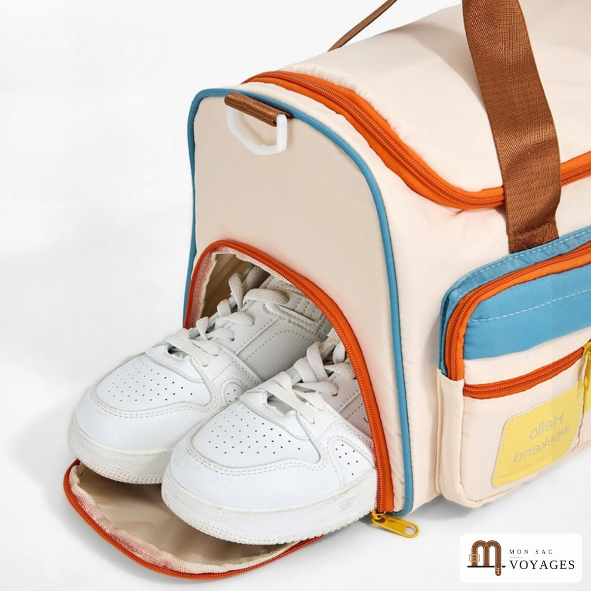 Compartiment chaussures latéral ouvert avec baskets