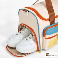 Compartiment chaussures latéral ouvert avec baskets