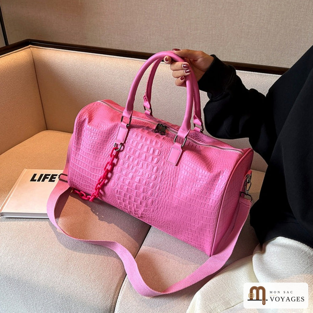 Sac de voyage week-end Croisette rose tenu par ses anses