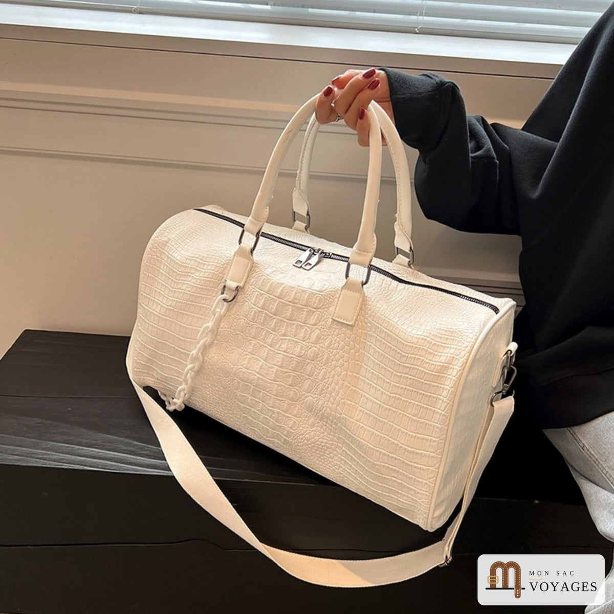 Sac de voyage week-end Croisette blanc tenu par ses anses