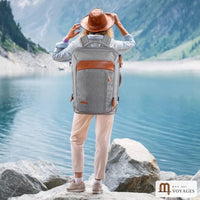 Sac à dos cabine Horizon gris porté au dos en voyage