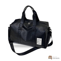 Sac de voyage noir Milano en simili cuir vu de trois quarts, avec sa bandoulière