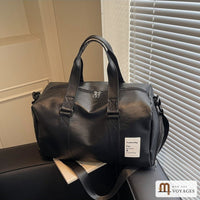 Sac de voyage noir Milano en simili cuir posé de face