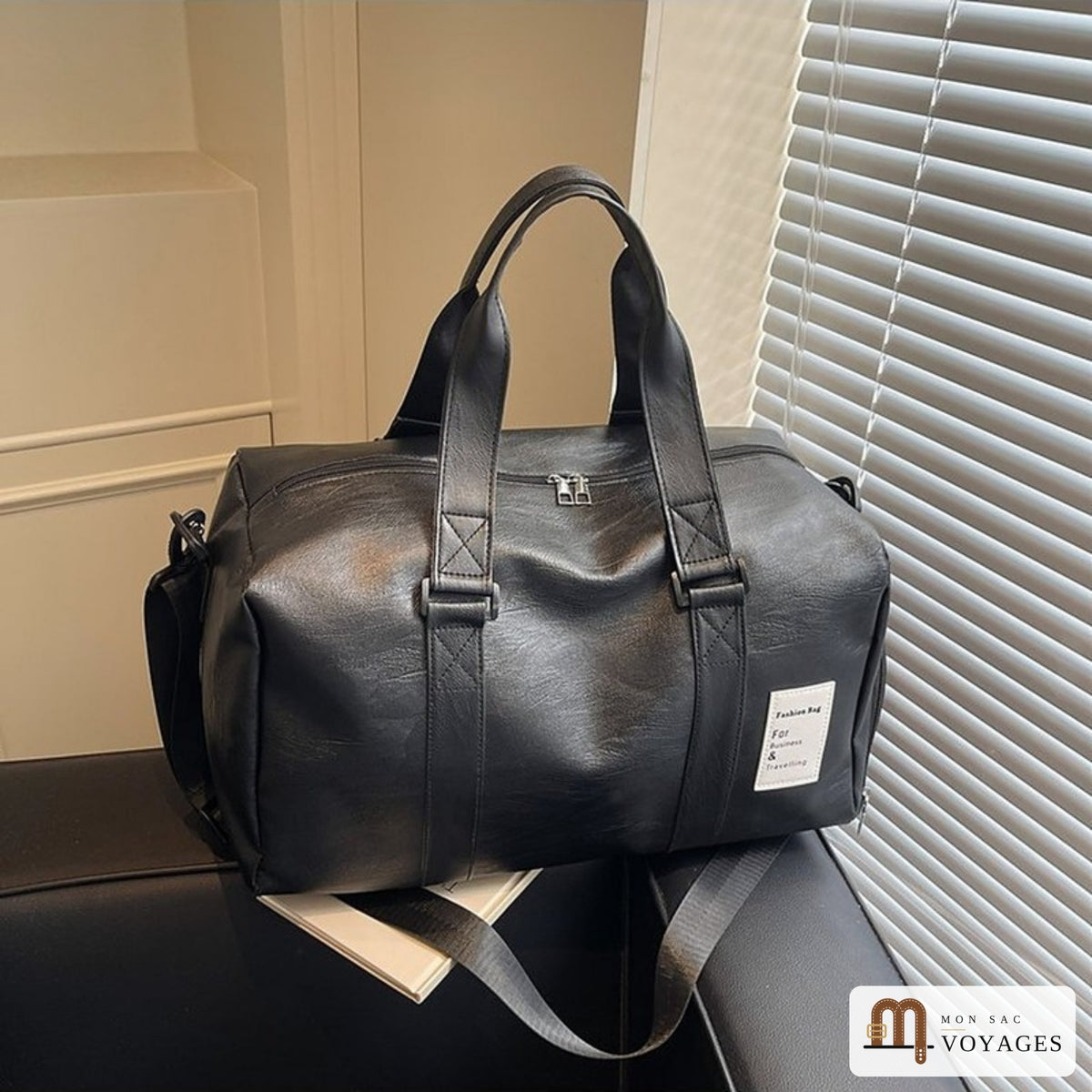 Sac de voyage noir Milano en simili cuir vu de trois quarts