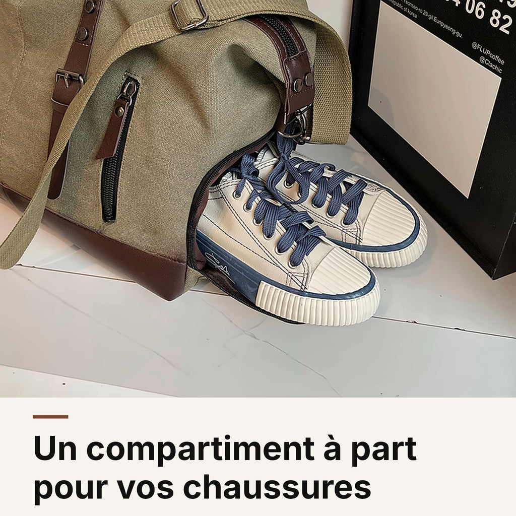 Compartiment chaussures zippé du sac de voyage Bivouac kaki avec une paire de baskets