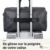 Sac de voyage Dandy fixé sur la poignée télescopique d'une valise