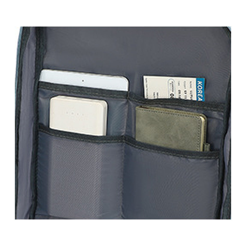 Pochettes intérieures du sac à dos Azur pour tablette, batterie externe, passeport et carte d'embarquement